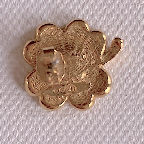 Vintage Avon four leaf clover shamrock post earrings with a green enamel finish - Picture 2 of 5